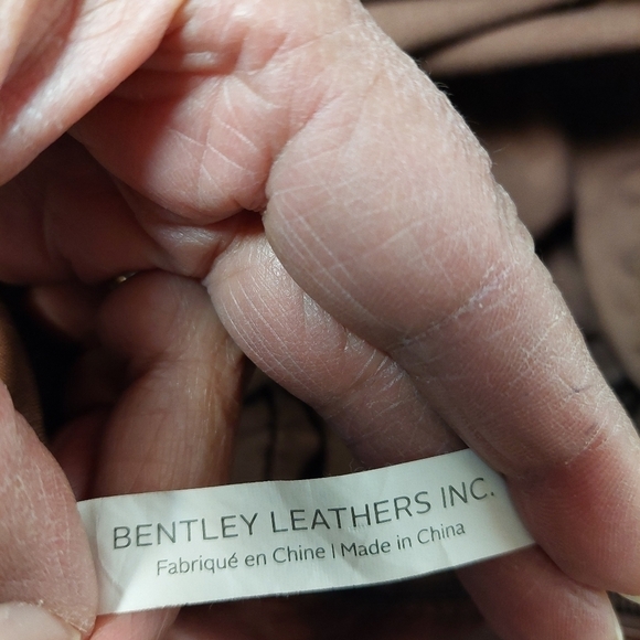 Bentley Leathers "Cargo" Shoulder Bag - Picture 13 of 16